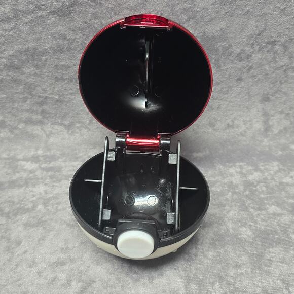 Pokémon Pokeball Togepi Limited Edition Gold Plated 23K Pokemon Card Collect - Picture 3 of 15